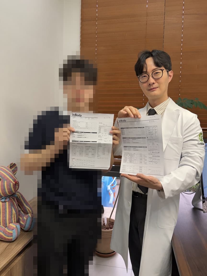 준 한의원 준비정 복용 후 인바디 결과를 함께 확인하는 양*혁님과 원장님